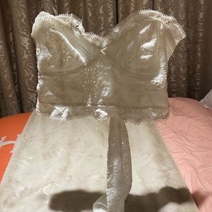 DO+BE White Tie Crop Top with Floral Pattern